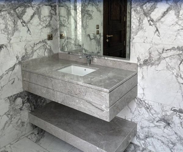 رخام ابيض ورمادي